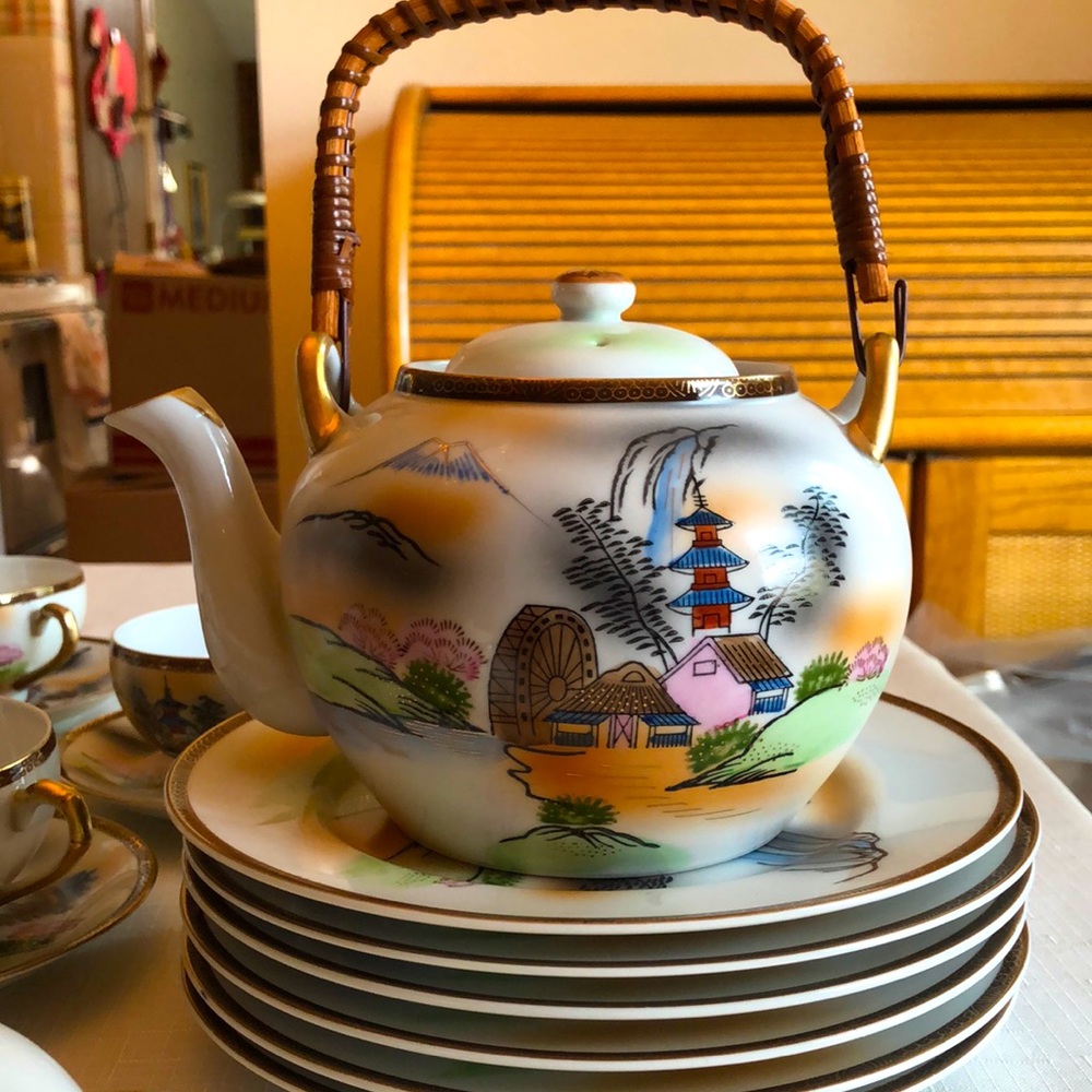 Vintage Kutani hand-painted 21 piece tea set.